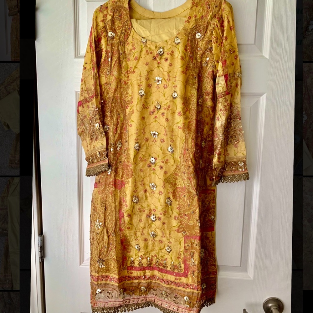 STUNNING NEW 3PC EMBROIDERED TUNIC SET!!